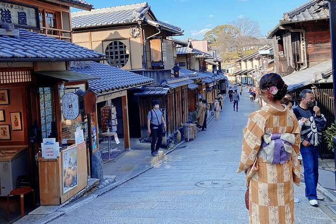 Kyoto 6h Private Tour Fushimi Inari, Kiyomizu, Gion & Hidden Gems - Sannenzaka and Ninenzaka: old streets, shopping breaks, and photo angles