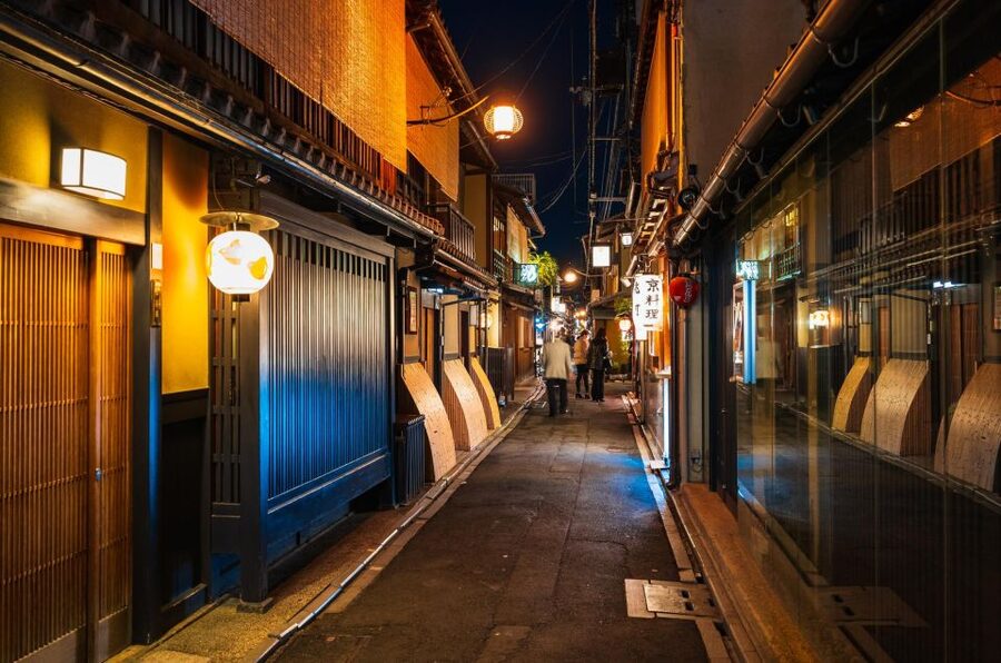 Kyoto : Bar Hopping Tour in Pontocho Alley at Night - Practical tips for your first night in Kyoto