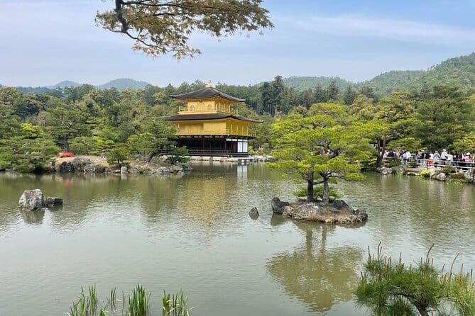 Kyoto E-Bike Tour of Hidden Gems, Backstreets and Temples - Stop 4: Honen-in for a Quiet, Tree-Lined Temple Walk