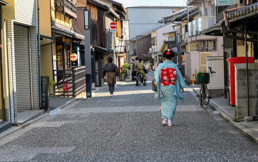 Kyoto: Early Bird E-Bike Tour with Lunch - Ginkakuji Temple and the Path of Philosophy, with a slow, scenic momentum