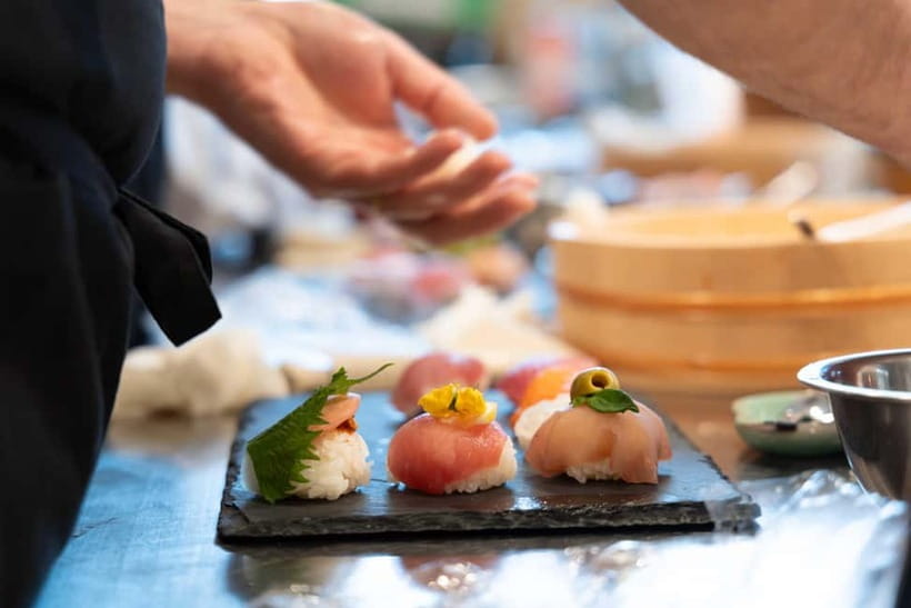 Kyoto: Enjoy Sushi & Market Tour! Best for Family & Couple! - Seasonal Sightseeing Tips From a Kyoto Tourism Expert