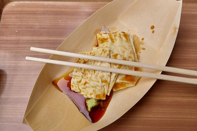 Kyoto Food Tour of 10 Tastings with Wagyu, Mochi & More Surprises - Meeting at Starbucks, finding your guide, getting moving fast