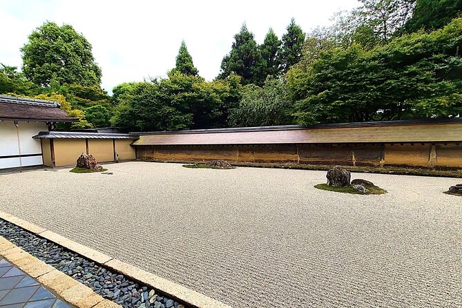 Kyoto Full Course Tour: Explore 10 Must-See Sights & Hidden Gems - Kiyomizu-Zaka and Sanneizaka: the streets that sell the Kyoto vibe