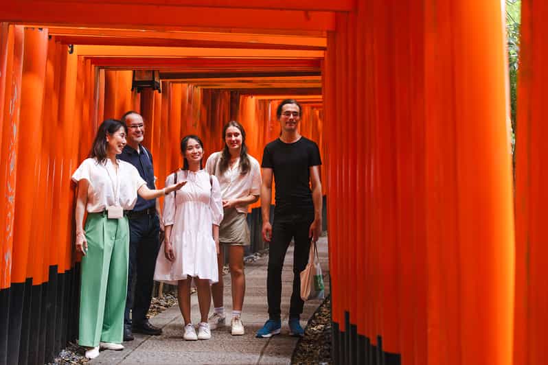 Kyoto: Fushimi Inari Taisha Shrine Walking Tour with Guide - The public transport ride, and why your guide adds value