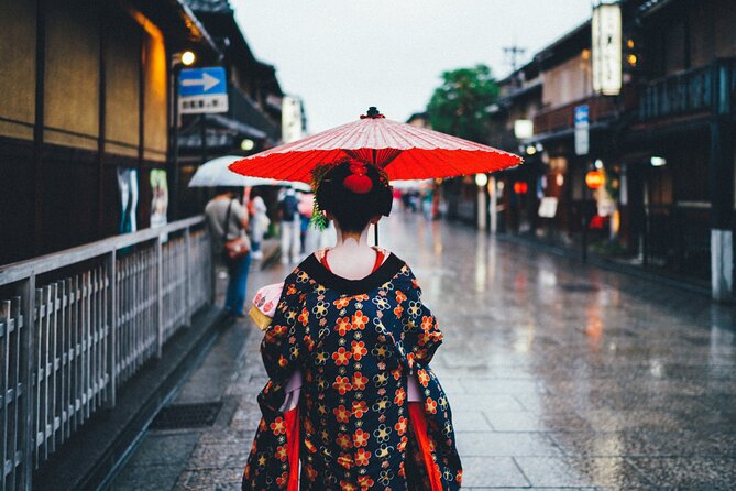 Kyoto Geisha District Walking Tour in Gion - Tatsumi Bridge and the quiet, storybook corner