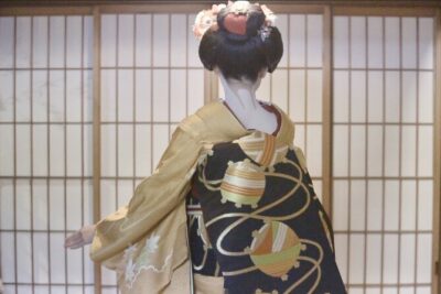 Kyoto Geisha Show Cultural Hour with an apprentice geisha, Maiko