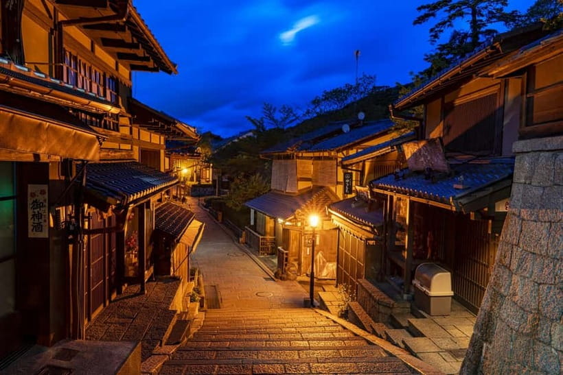 Kyoto Geisha Walking Tour: Gion District & Hidden Gems - Chion in Temple: the national treasures angle that makes it worth the detour