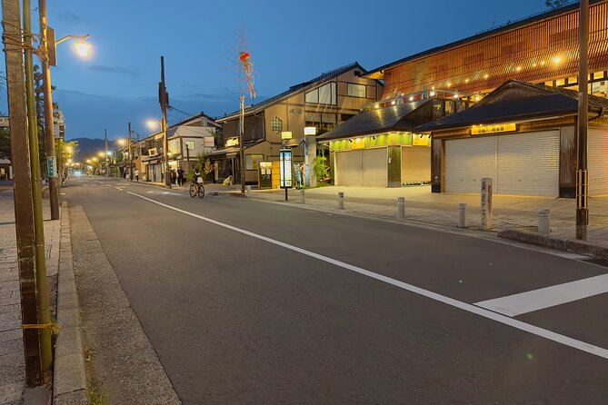 Kyoto Ghost Tour: Dark Tales, Urban Legends, Bamboo Forest Night - Guides, Group Size, and the Pacing Question