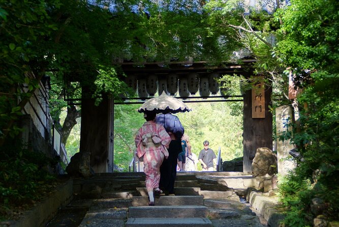 Kyoto: Gion and Geisha District Walking Tour - Sannenzaka and Ninenzaka slopes: old Kyoto on stone steps