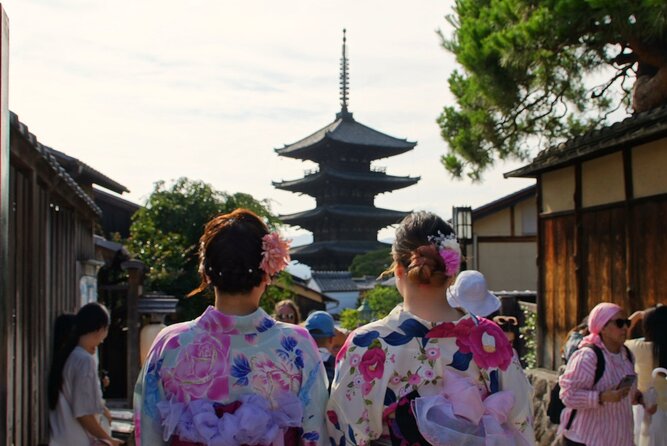 Kyoto: Gion and Geisha District Walking Tour - Maruyama Park: a calm break near the crowds