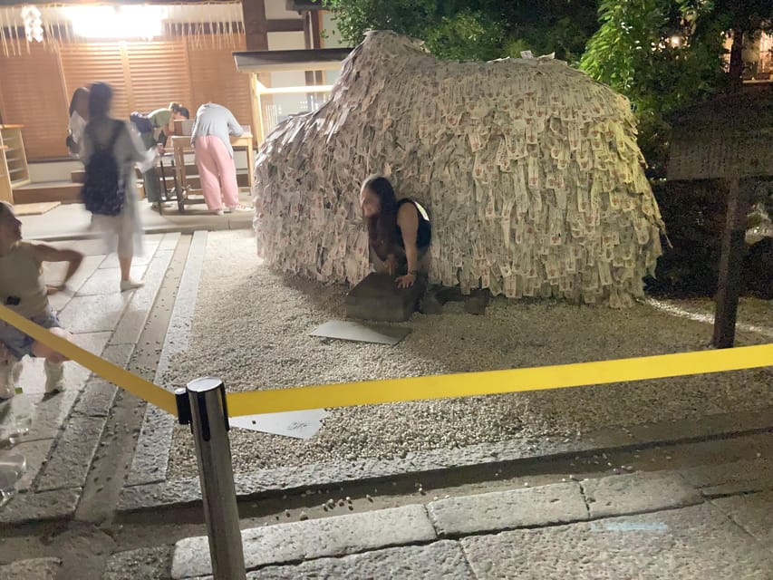 Kyoto: Gion Evening Walk with Hidden Gems, Geisha & Sake - Hōkan-ji Temple and Yasaka Pagoda at night
