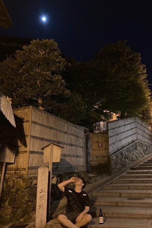 Kyoto: Gion Evening Walk with Hidden Gems, Geisha & Sake - Small group, local guide energy, and sake as the social lubricant