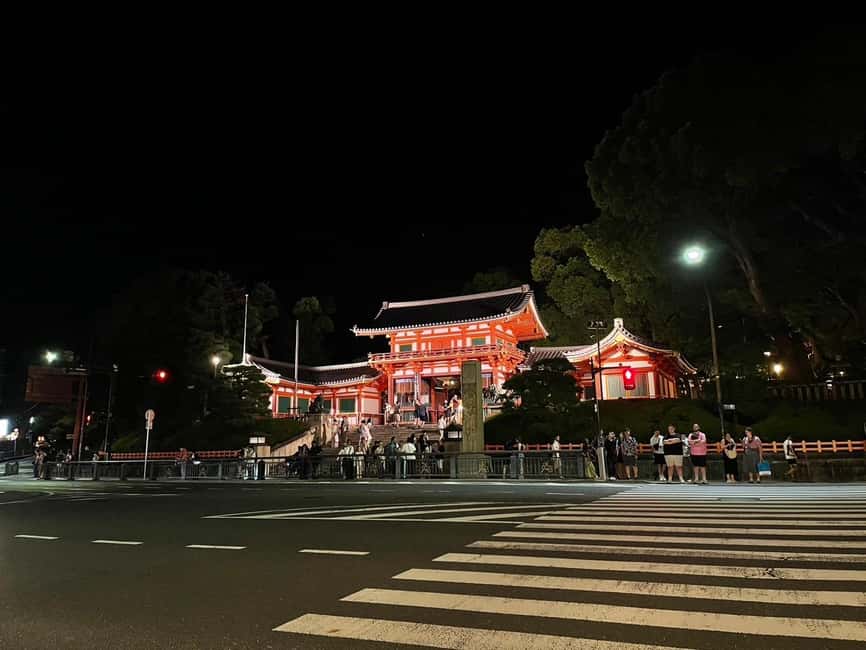 Kyoto: Gion & Geisha District Night Time Walking Tour - Maruyama Park slowdown: a pause before the lanes