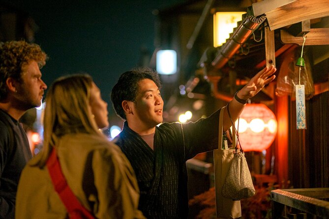 Kyoto: Gion Geisha District & Sake-in-Hand Walking Tour - Yasui-Konpiragu Shrine: a shrine stop with a relationship theme
