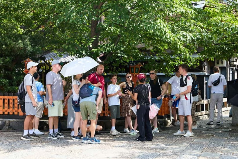 Kyoto: Gion Geisha District Walking Tour and Hidden Gems - Hōkan-ji Temple: a short stop with outsized payoff