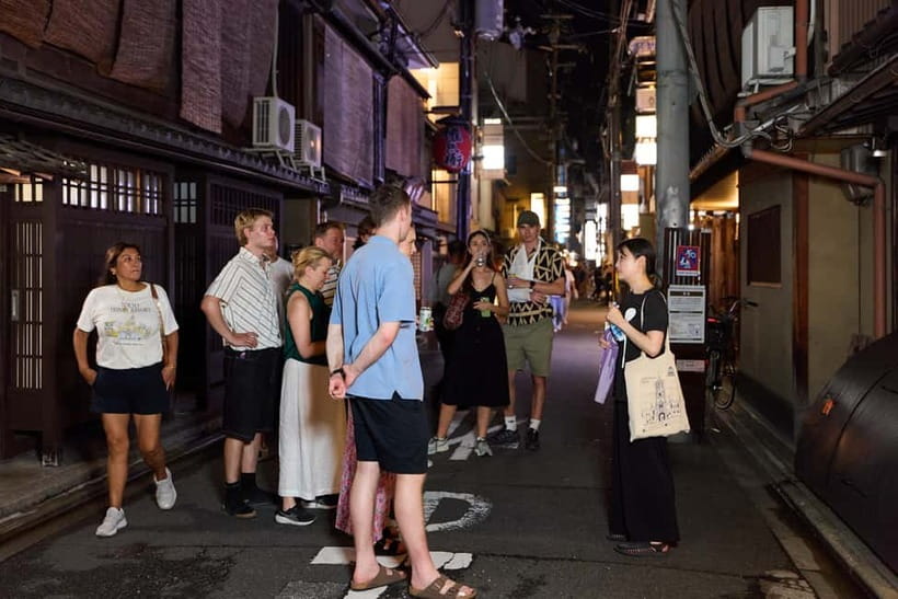 Kyoto: Gion Geisha District Walking Tour - Stories of Geisha - Who this tour is best for, and who should skip it