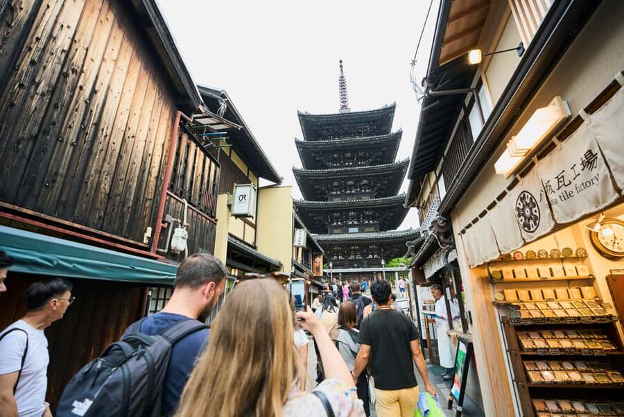 Kyoto: Gion Hidden Gems & Geisha Culture Tour - Yasui Kompira-Gu Shrine and the Edo-period townhouses vibe