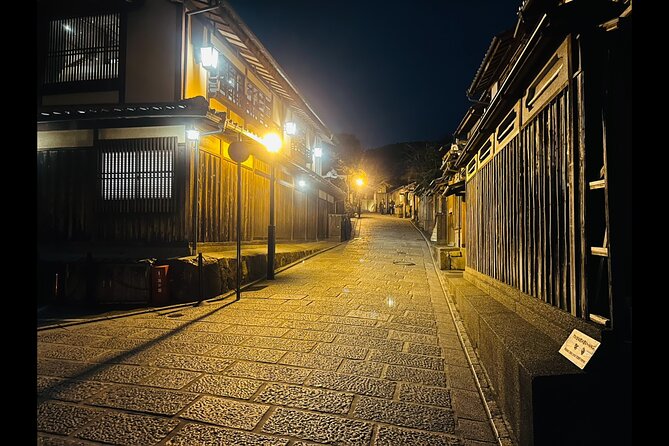 Kyoto: Gion Magical Night Walking Tour - Stop 3: Sannenzaka Ninenzaka, Yasaka-no-to, and traditional townscape at night