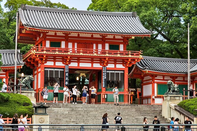 Kyoto Gion Night Walk & Geisha District Guided Tour - Stop-by-Stop: Gion Lantern Streets and Hanamikoji