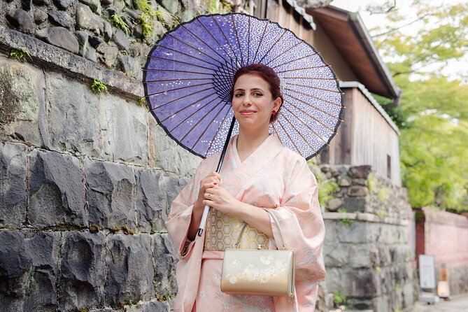 Kyoto Gion Photoshoot - Private Session | Pro Photographer - Meeting at Yasaka Shrine, then threading into Gion