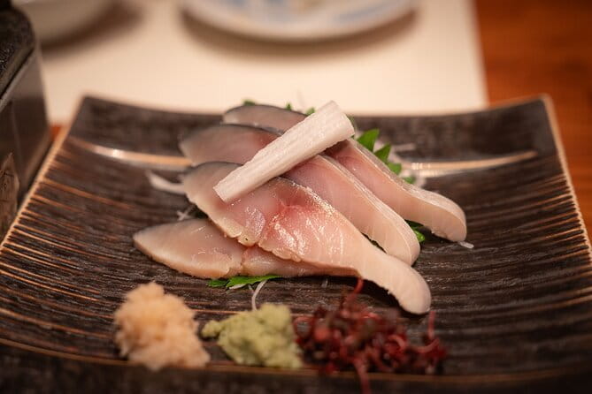 Kyoto: Gion & Pontocho Food Tour with 13 Dishes - Shirakawa Lane pacing, plus a shrine tied to geiko culture