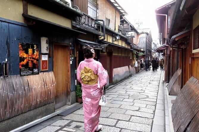 Kyoto: Gion & Pontocho Food Tour with 13 Dishes - Izakaya dinner in Gion: karaage, tempura, sashimi, and sake