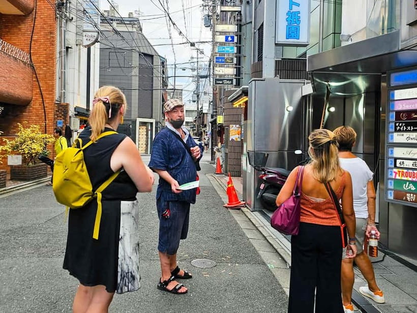 Kyoto: Gion Sunset Walking Tour with Local Guide - Pontocho and Sanjo Bridge: where the night turns social