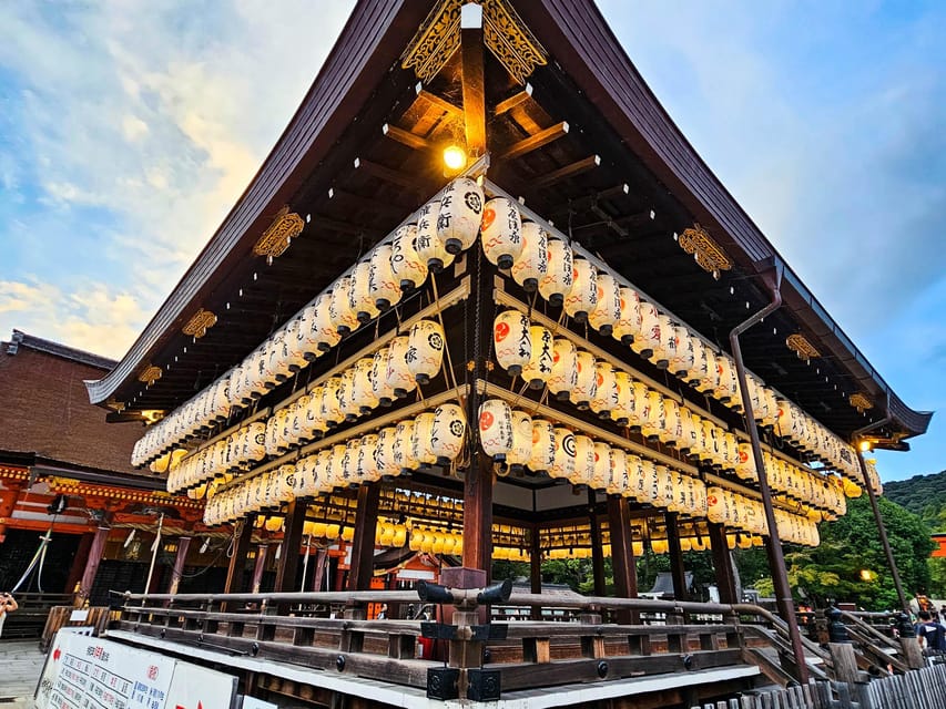 Kyoto: Gion Sunset Walking Tour with Local Guide - Maruyama Park: a short pause with big evening atmosphere