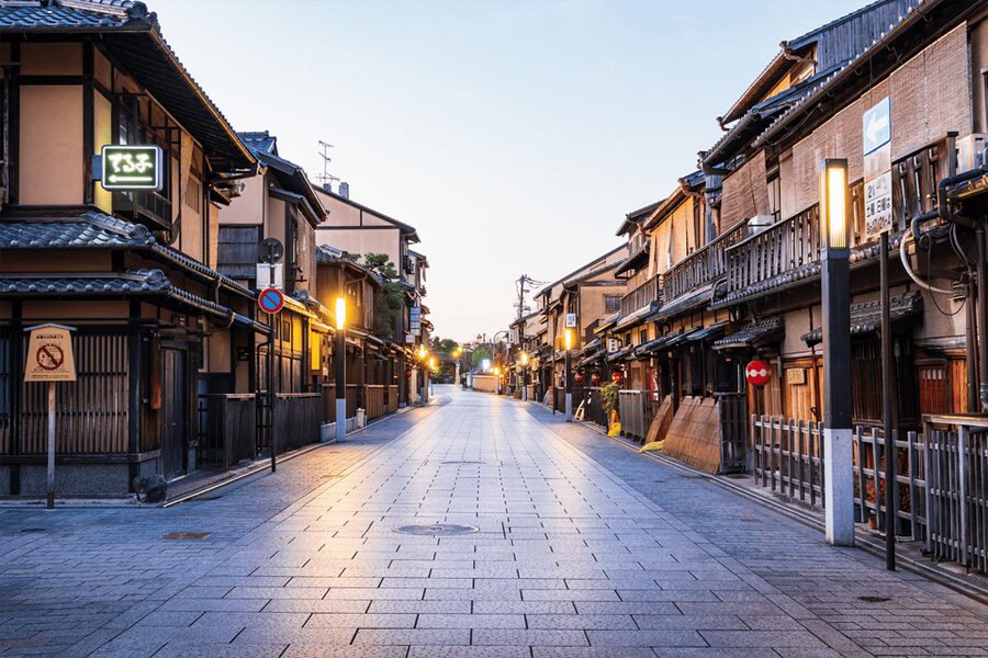 Kyoto: Gion Walking Tour - Tatsumi Jinja: A Shrine Stop That Changes the Mood