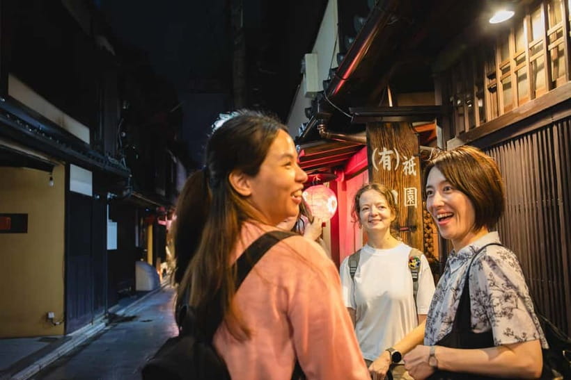 Kyoto: Gion World of the Geisha Guided Walking Tour - Why Gion feels better with a local guide than on your own