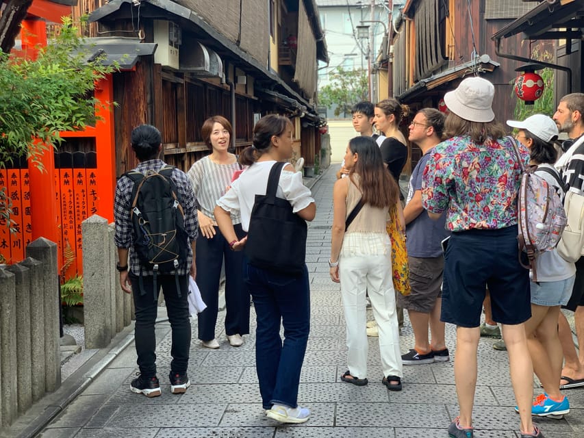 Kyoto: Gion World of the Geisha Guided Walking Tour - Quick breaks: short guided sightseeing and a photo stop