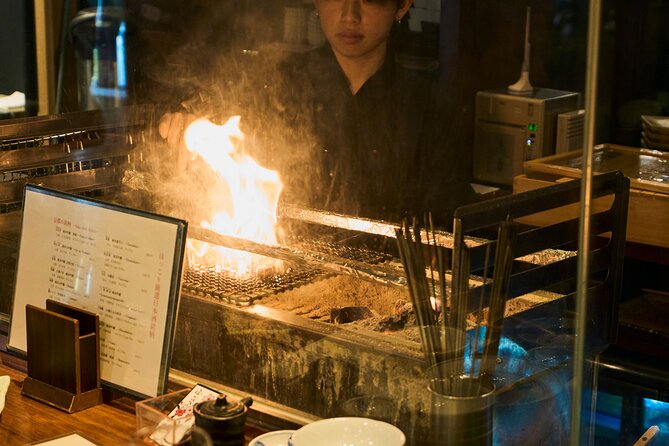 Kyoto: Guided Food Tour with 12 Dishes & 3 Drinks - Sake bars and local favorite dining, guided the useful way