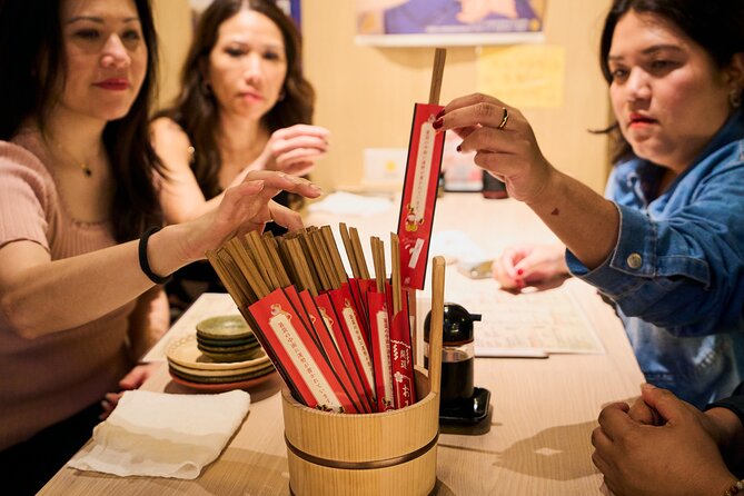 Kyoto: Guided Food Tour with 12 Dishes & 3 Drinks - Weather, comfort, and how the guide handles curveballs