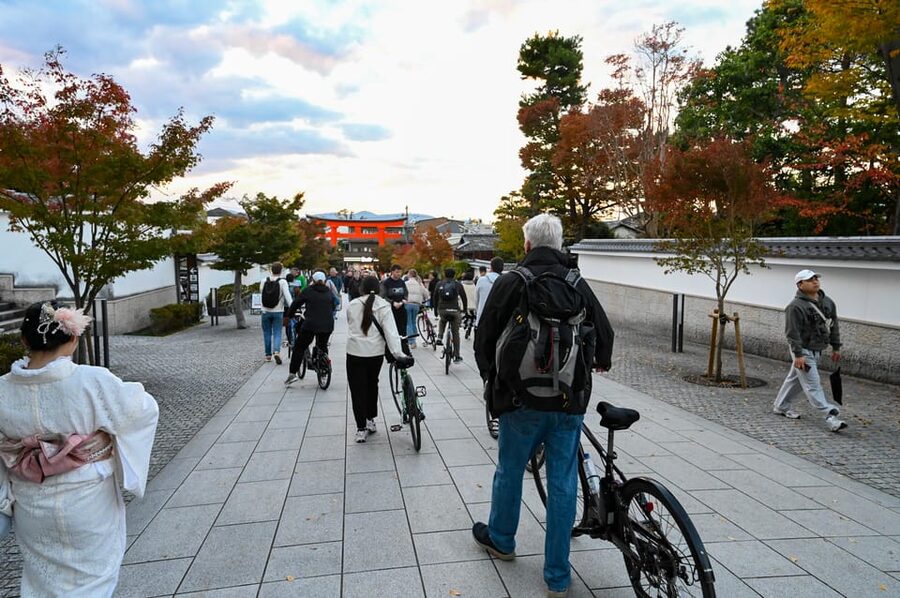 Kyoto: Half-day Guided Bike Tour with Fushimi Inari - South Kyoto by bike, not on a crowded route