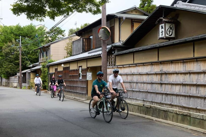Kyoto: Hidden Gems E-Bike Tour Through Backstreets & Temples - Heian Shrine: Calm Symmetry And A Nice Reset