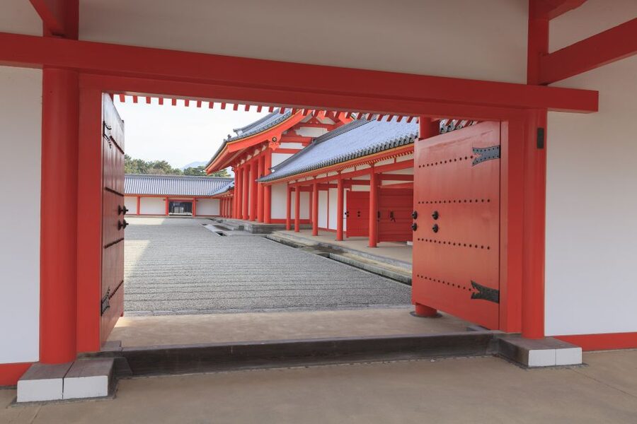 Kyoto: Imperial Palace & Nijo Castle Guided Walking Tour - Small Group Logistics: Comfort, Language Options, and Pacing