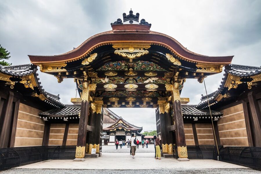 Kyoto: Imperial Palace & Nijo Castle Guided Walking Tour - Dress Code, Waiting Rules, and When the Tour Feels Too Tight