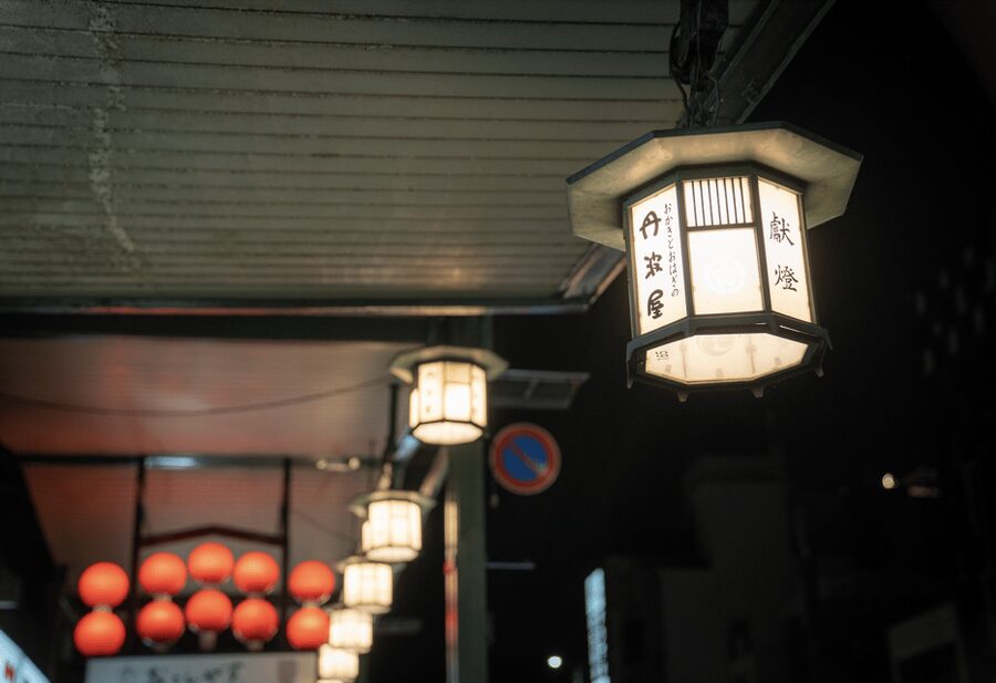 Kyoto: Izakaya Bars Guided Walking Tour - The guides make it: why names like Moto, Taiga, and Mia keep showing up