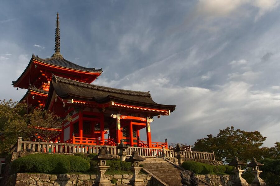Kyoto: Kiyomizudera, Higashiyama and Yasaka Discovery Tour - Kodaiji Temple: Toyotomi Hideyoshi’s Wife and Two Types of Beauty