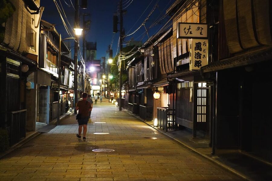 Kyoto: Maiko Dinner in Traditional Restaurant and Tour - Gion Stroll From Gion Shijo to the Streets That Explain Maiko Culture