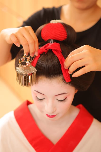 Kyoto: Maiko Makeover and Photoshoot Experience - Getting there: Kiyomizu-michi bus stop and a short walk