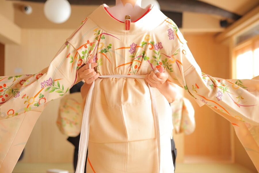 Kyoto: Maiko Makeover and Photoshoot Experience - Makeup and hair: optional Maiko white, lashes, and wig choices