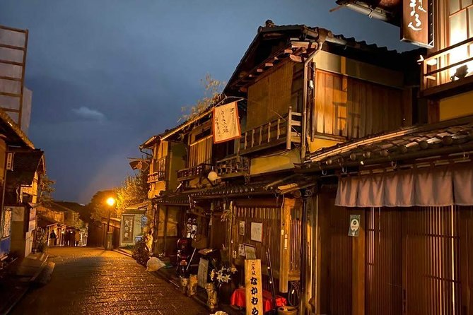 Kyoto night walk tour (Gion district) - The stone wall district moment: quiet walking, not nonstop talking