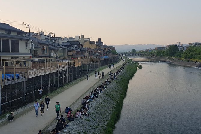 Kyoto Nighttime All-Inclusive Eats and Streets, Gion and Beyond - From Gion to Dinner: 7:30 and the Included Local Bar Bites