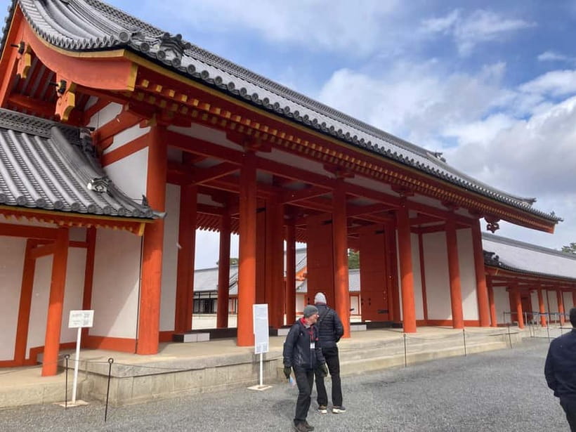 Kyoto: Nijo Castle and Kyoto Imperial Palace Guided Tour - Walking Kyoto’s Townhouse Streets and a Cherry Blossom Spot