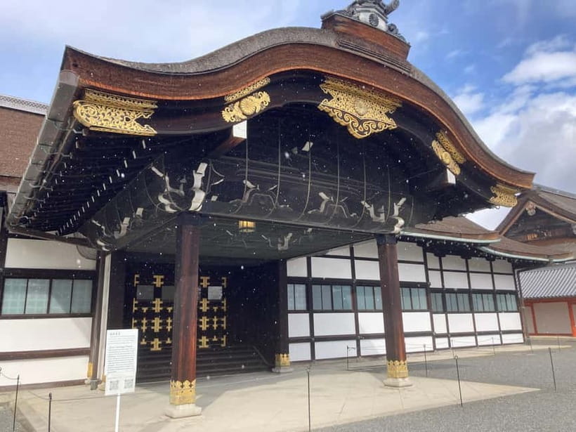Kyoto: Nijo Castle and Kyoto Imperial Palace Guided Tour - Practical Tips: Shorts, Cash, Camera, and Comfort