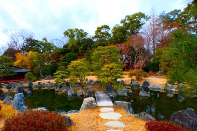 Kyoto: Nijo Castle World Heritage Guided Tour with Admission - Gardens, gates, and the photo stops your guide actually points out
