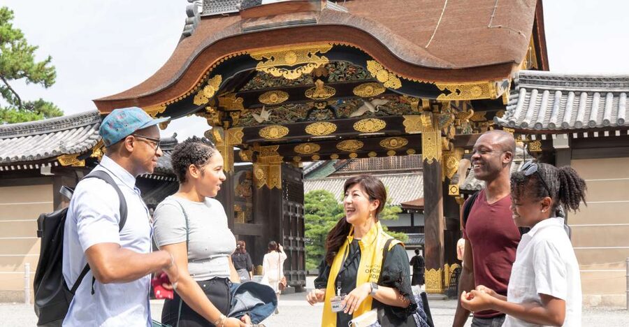 Kyoto: Nijo-jo Castle and Ninomaru Palace Guided Tour - Your 60 minutes, from East Main Gate to Ninomaru Palace