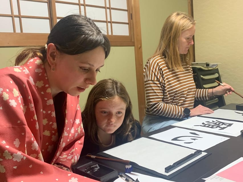 Kyoto Ninenzaka : Japanese Calligraphy Class in Townhouse - Tools, Ink, and Brush Control: Where Beginners Gain Confidence