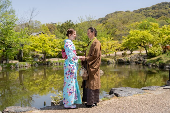 Kyoto Portrait Tour with Kimono - Stop 1: Yasaka Shrine portraits, starting at the Western Tower Gate
